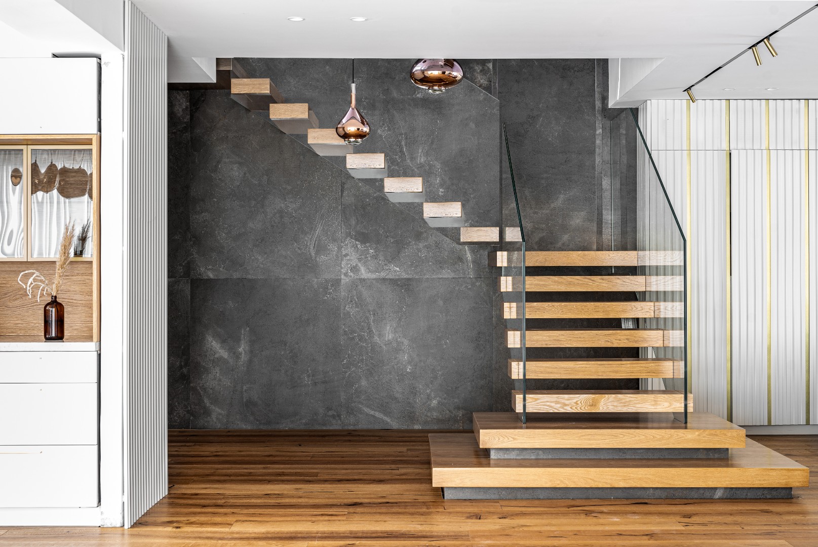 מעקות זכוכית