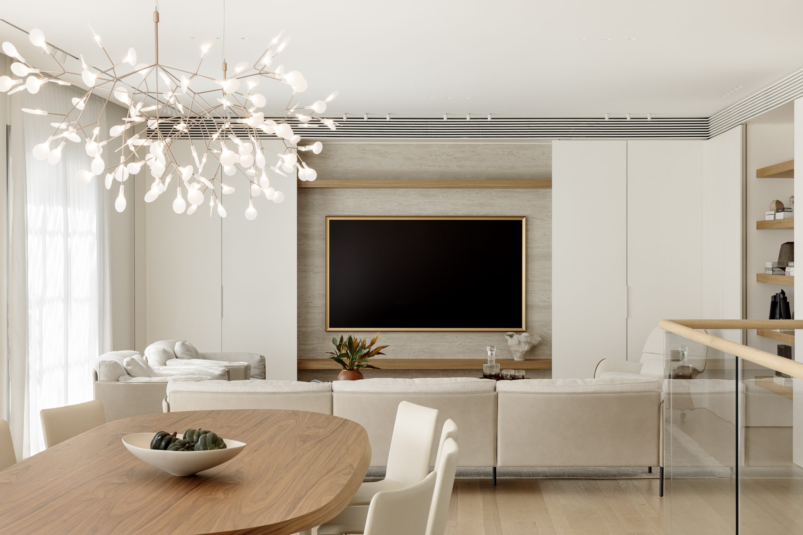 מעקה זכוכית